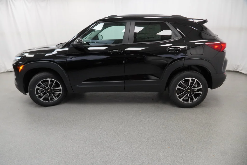 New 2026 Mosaic Black Metallic Chevrolet LT image 6