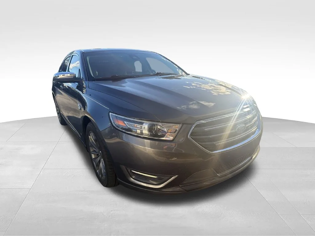 Used 2017 Gray Ford Limited image 3