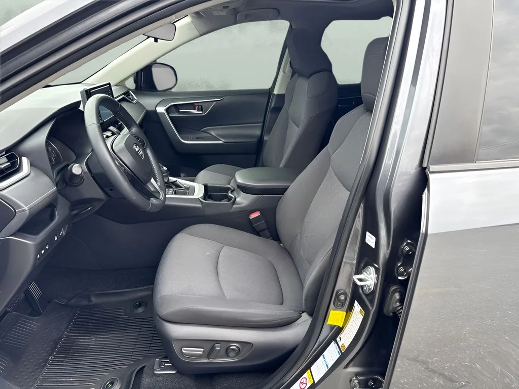 Used 2019 Gray Toyota XLE image 9