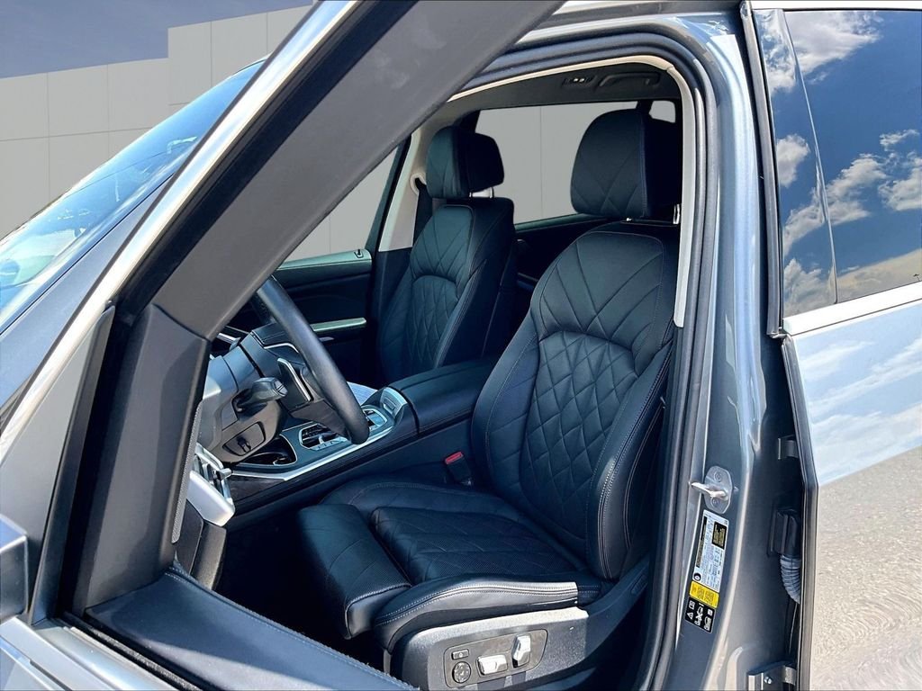 Used 2023 Gray BMW xDrive40i image 5