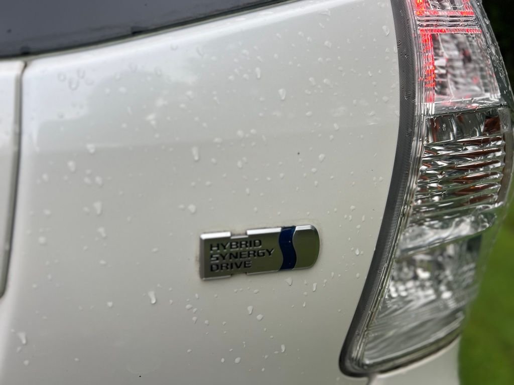 Used 2012 White Toyota Two image 30