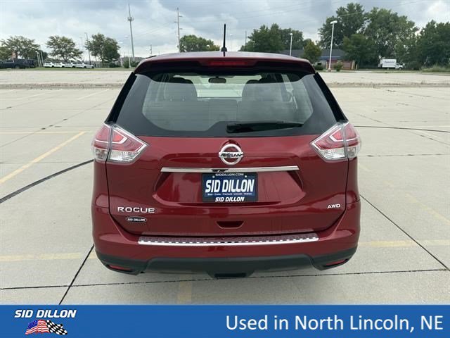 Used 2015 Cayenne Red Nissan S image 5