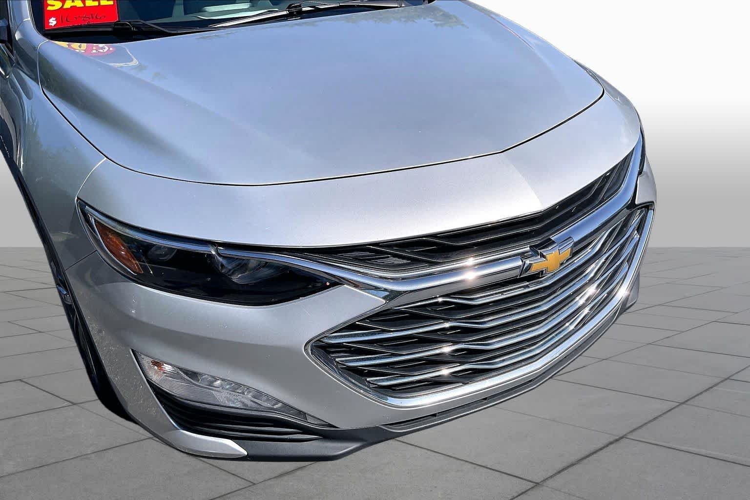 Used 2021 Silver Ice Metallic Chevrolet LT image 29