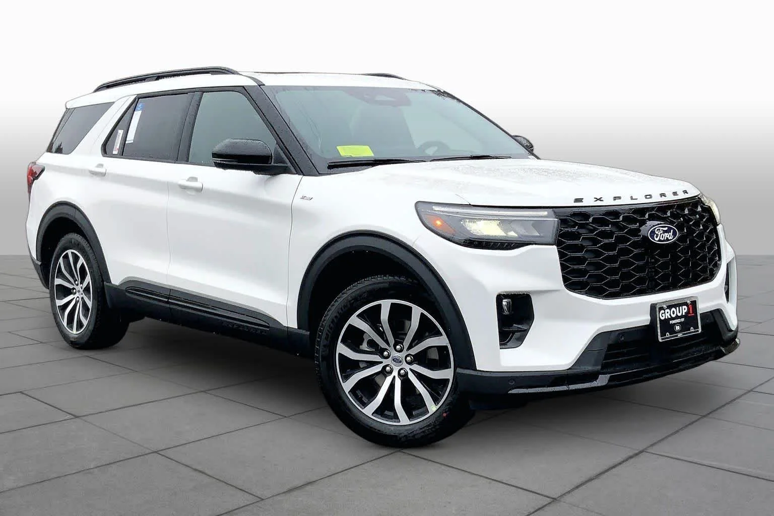 New 2027 Star White Metallic Tri-Coat Ford ST-Line image 19