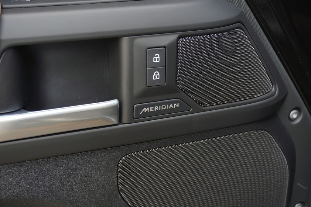 New 2026 Santorini Black Land Rover S image 10