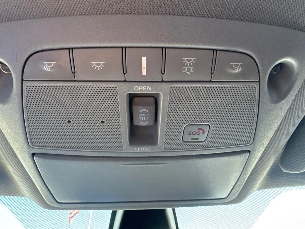 Used 2022 Scarlet Ember Nissan Platinum image 29