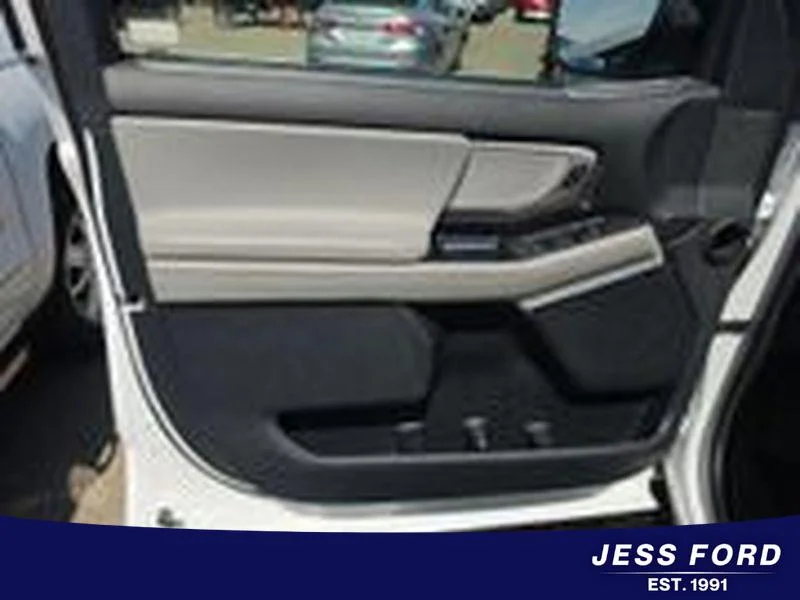Used 2025 Oxford White Ford Active image 7