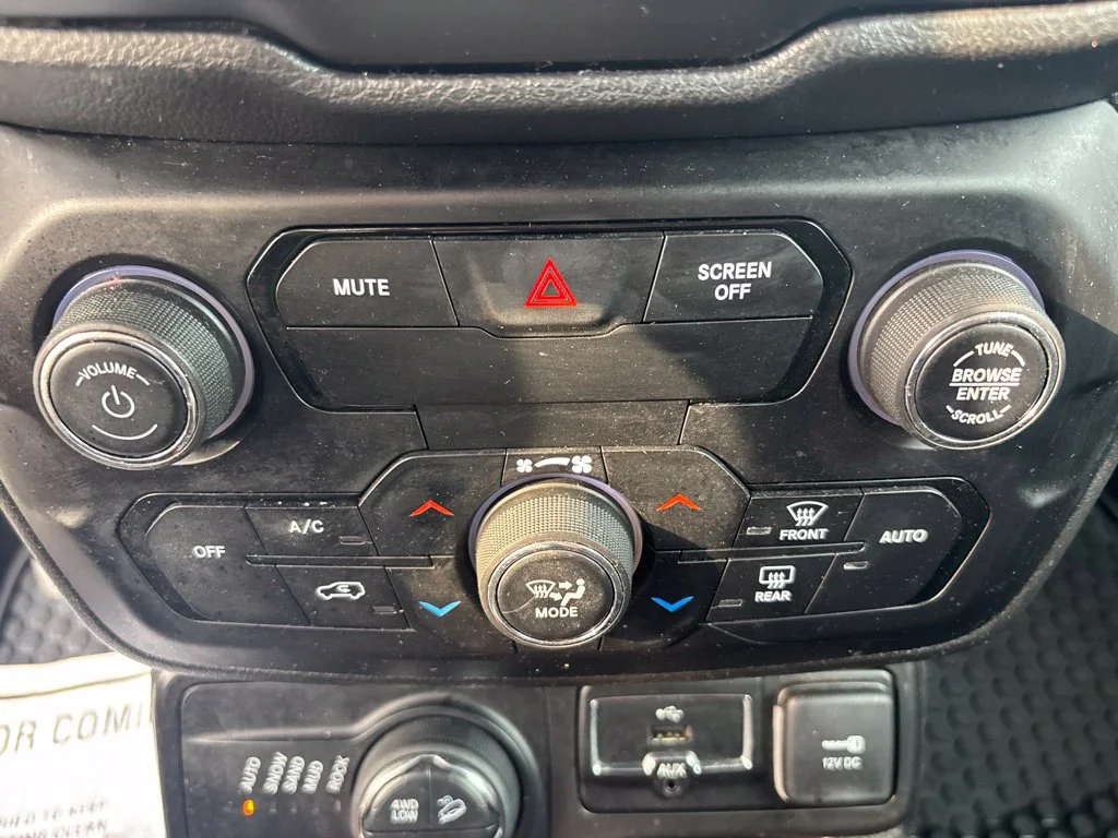 Used 2019 White Jeep Trailhawk image 19
