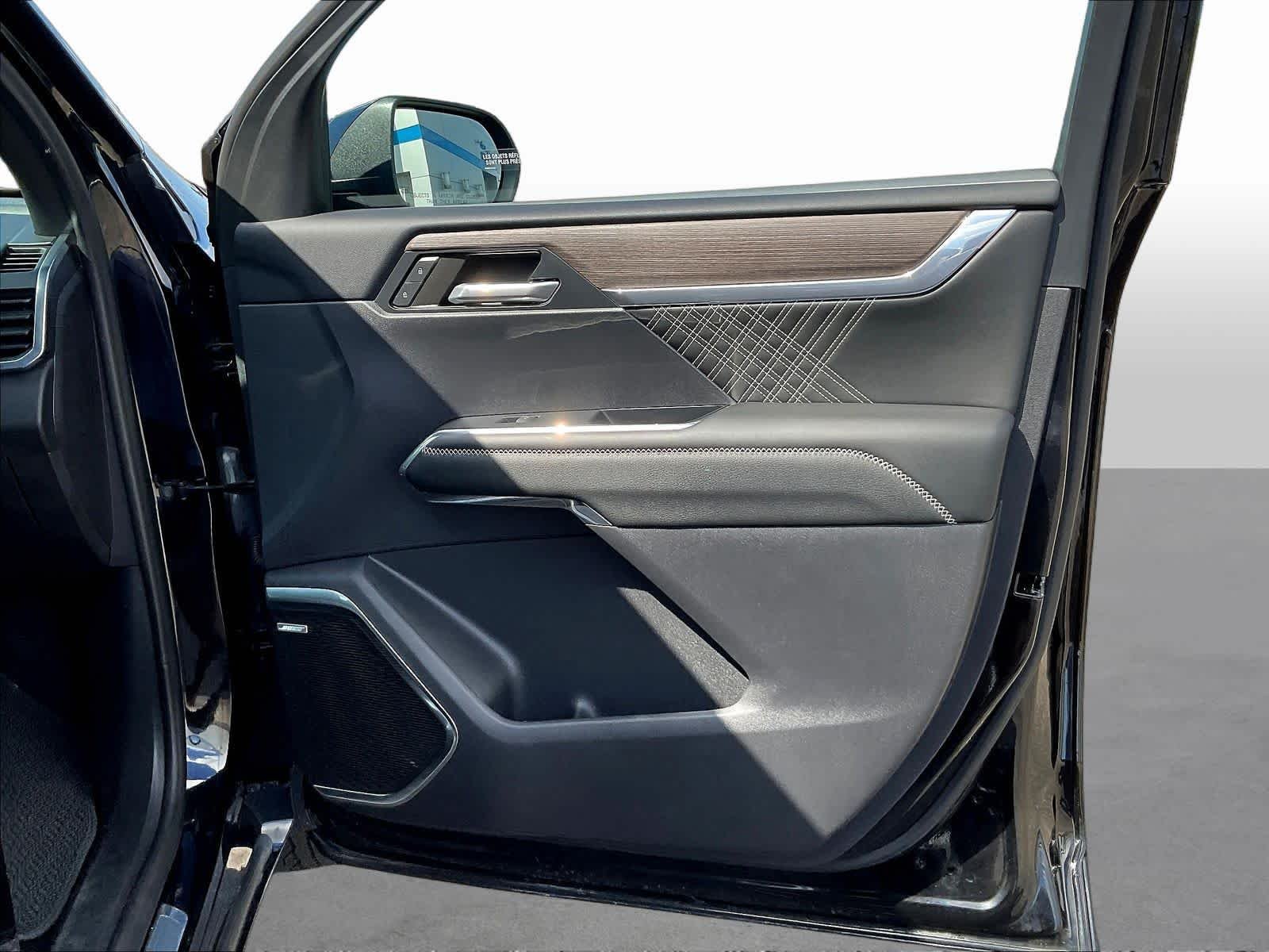 2024 GMC Acadia Denali - Photo 31