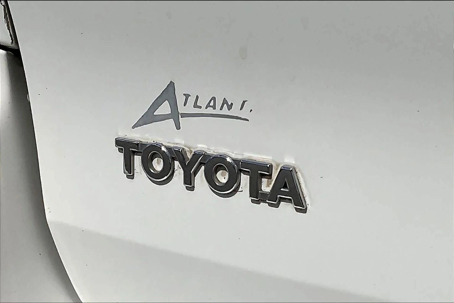Used 2008 Natural White Toyota LE image 28