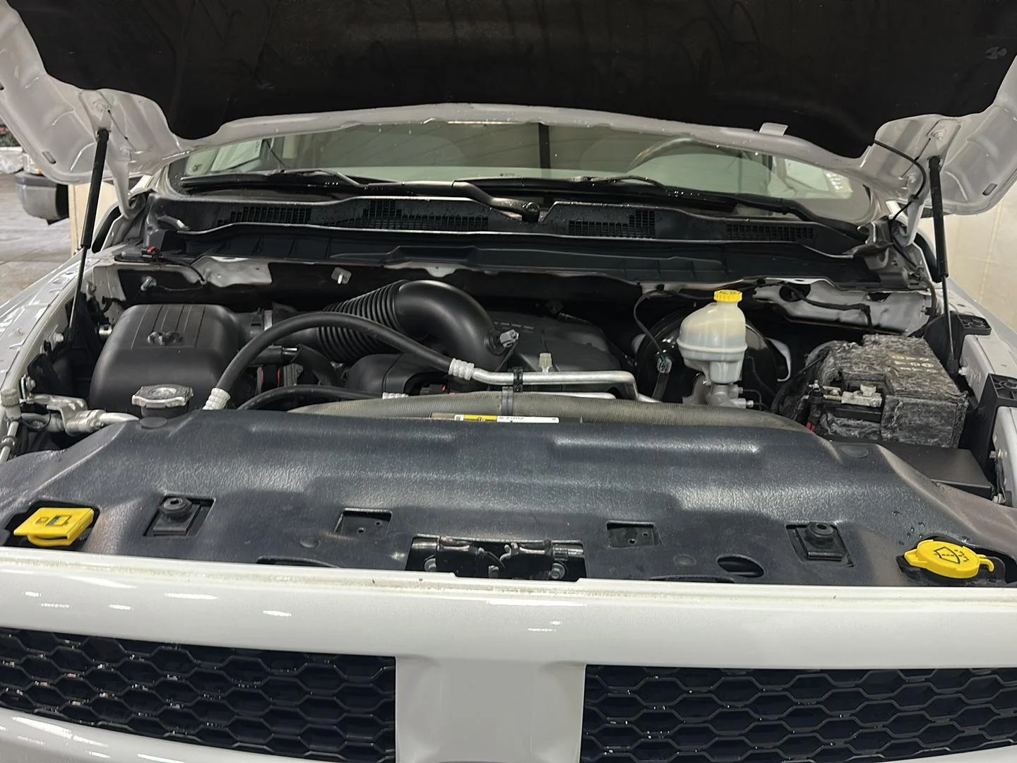 Used 2016 Bright White Clearcoat Ram Express image 13