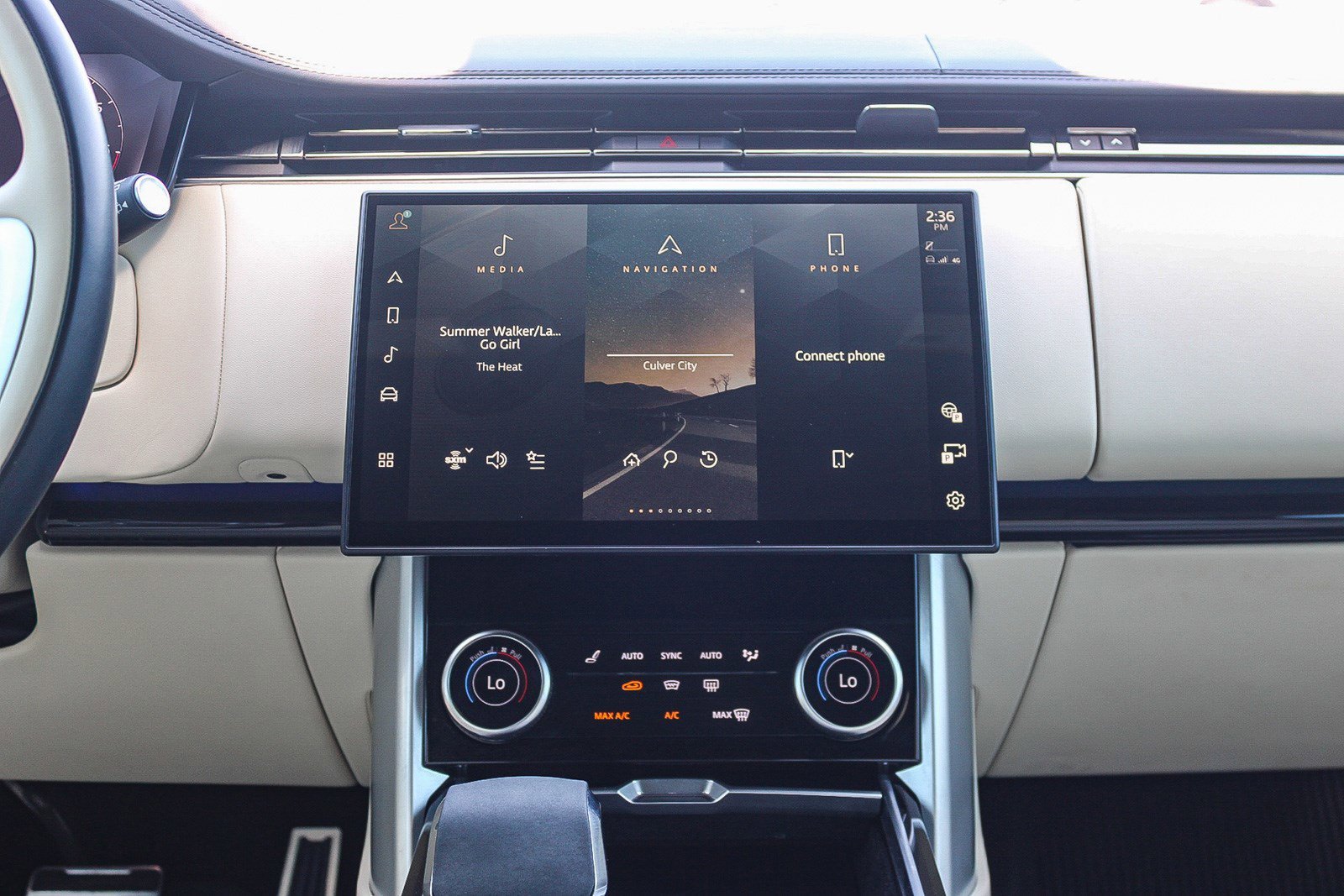 Used 2023 Ostuni Pearl White Land Rover SE image 13