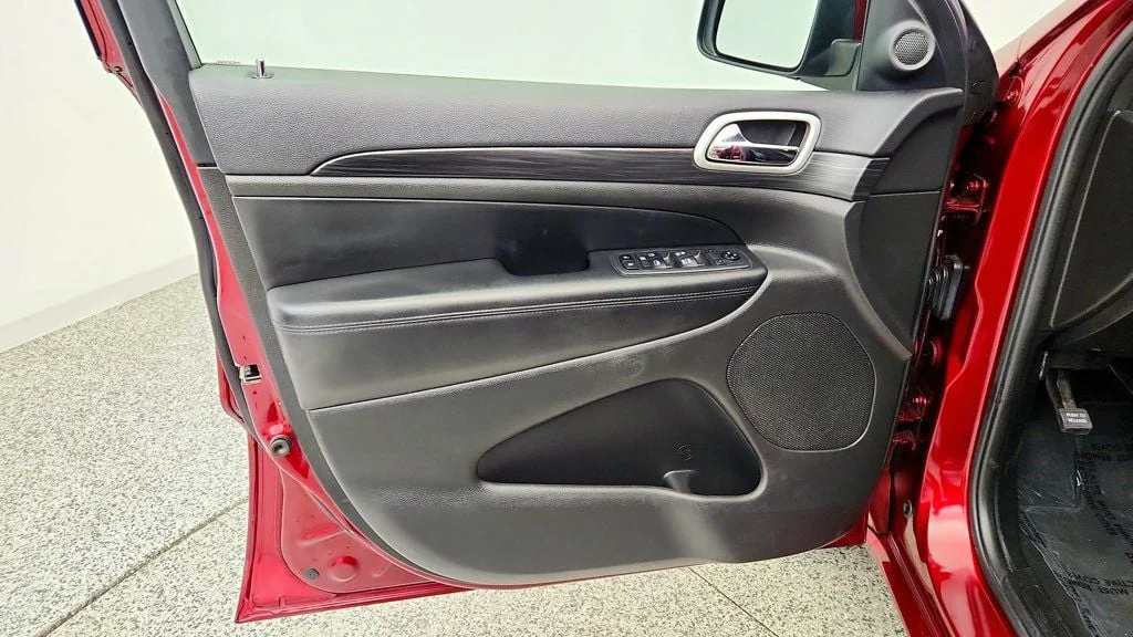 Used 2019 Velvet Red Pearlcoat Jeep Altitude 4x4 image 11
