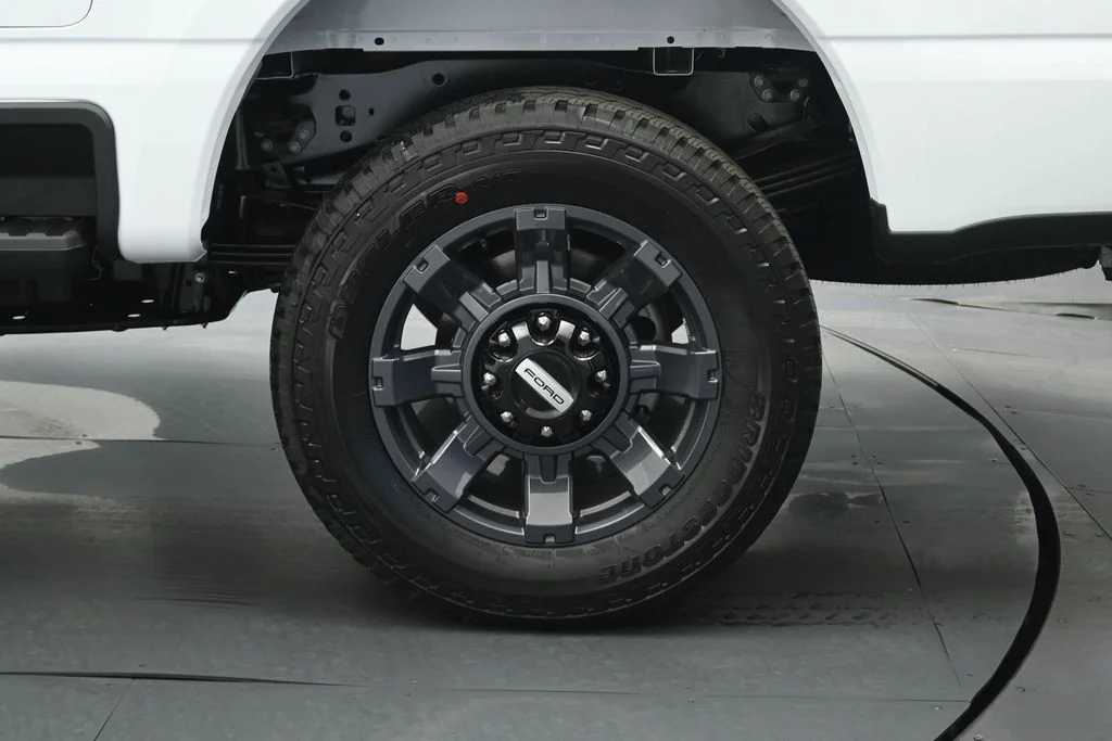 New 2026 Oxford White Ford XL image 18
