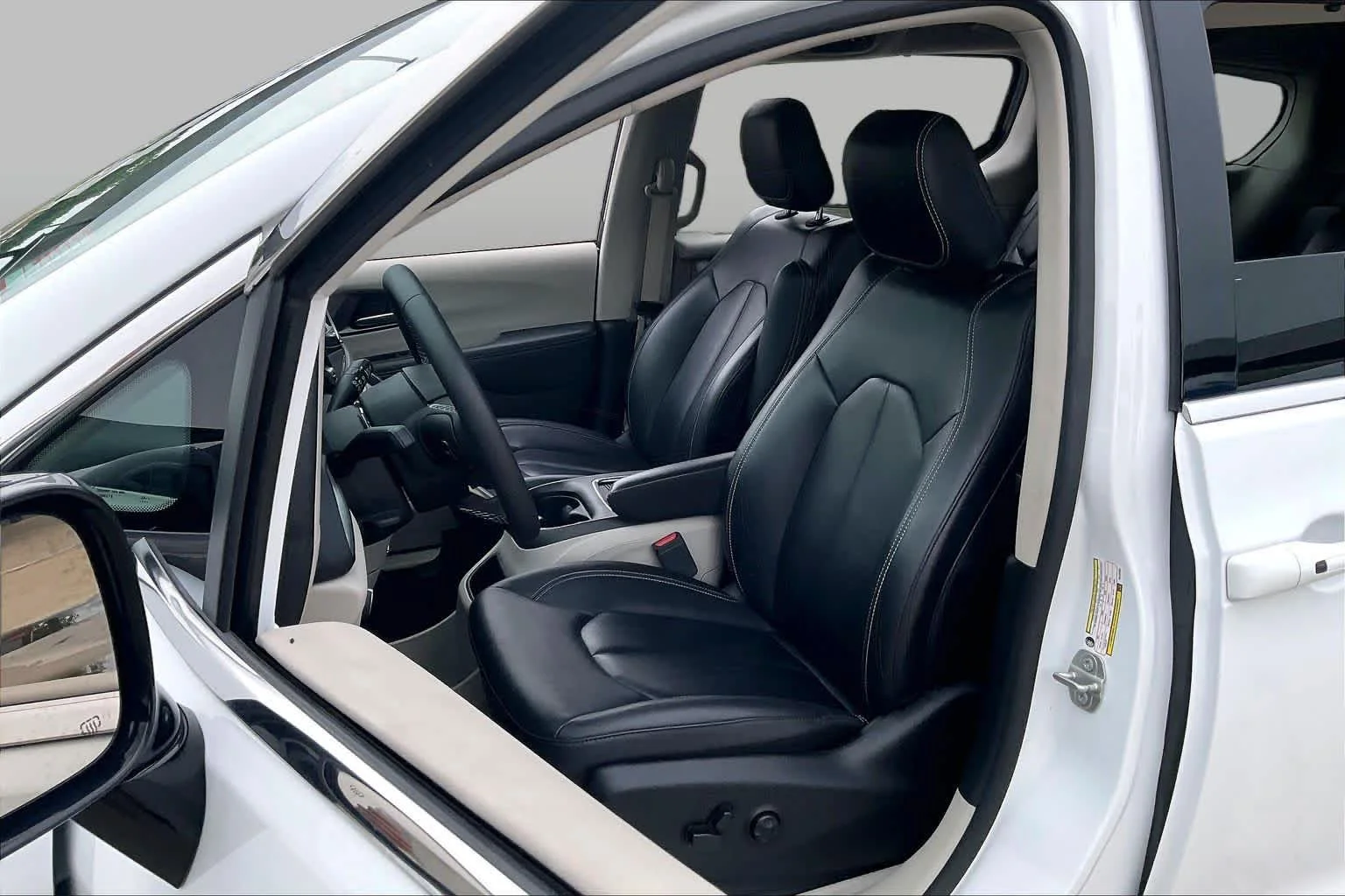 Used 2024 Bright White Clearcoat Chrysler Touring L image 8