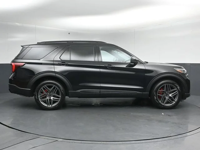 Certified Used 2025 Agate Black Metallic Ford ST-Line image 8