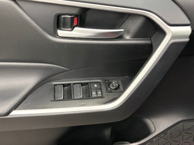 Used 2025 Red Toyota XLE image 12