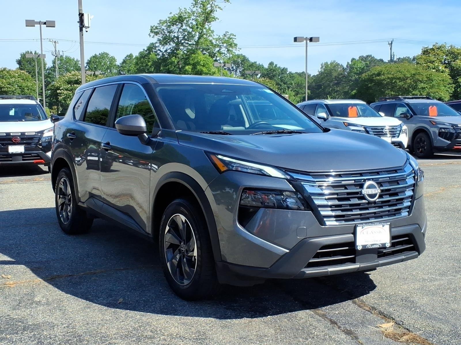 Used 2025 Gun Metallic Nissan SV image 5
