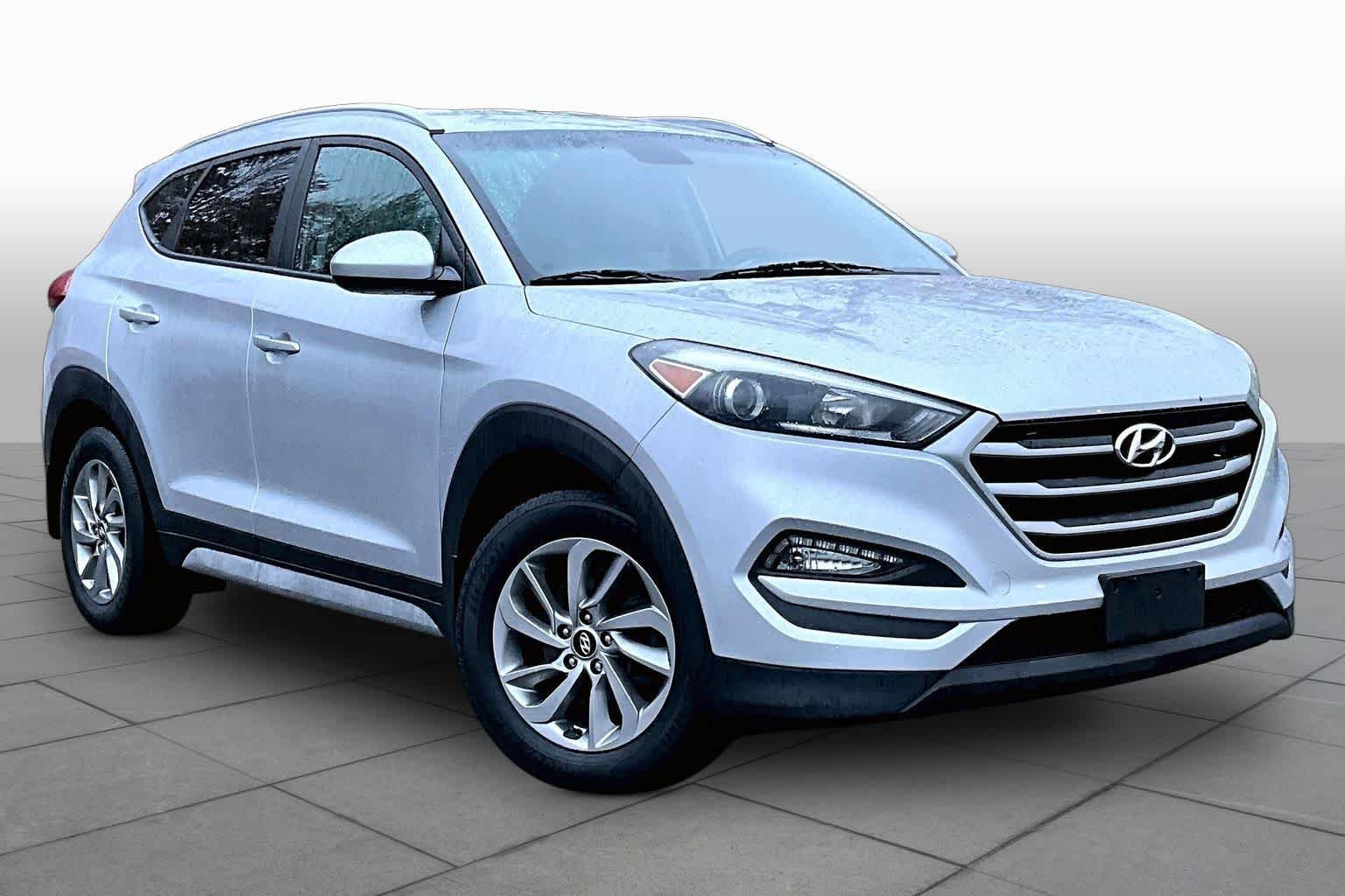 Used 2018 Molten Silver Hyundai SEL image 3