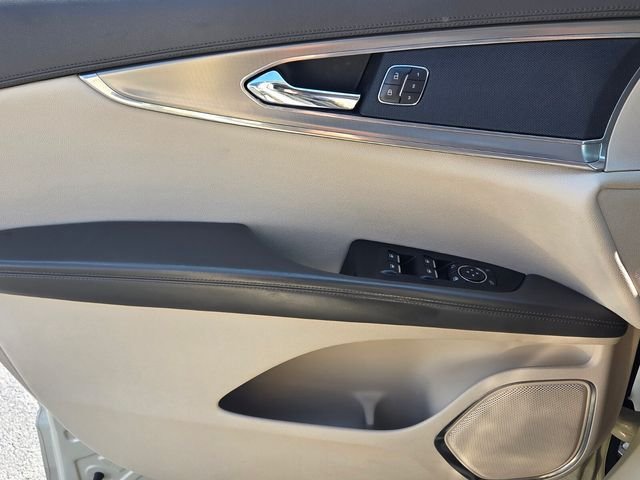 Used 2016 Platinum Lincoln Select image 27
