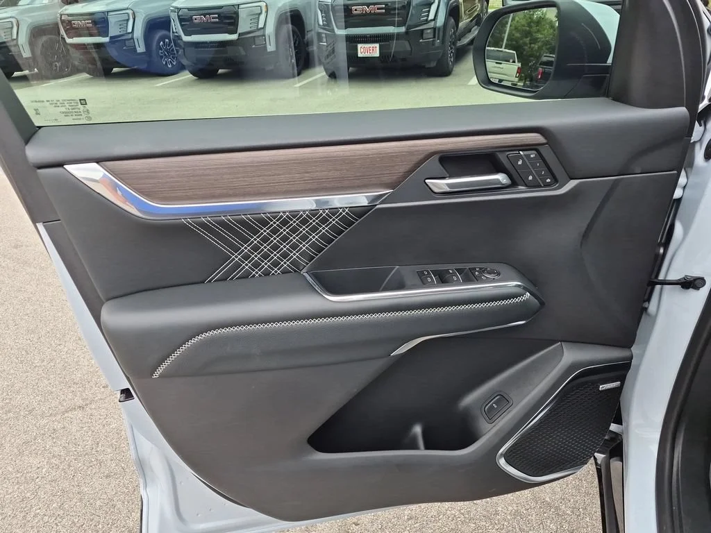 2026 GMC Acadia Denali - Photo 17
