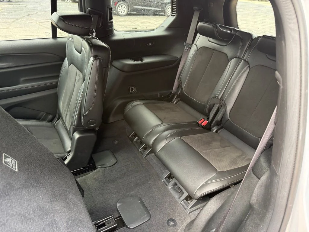 Used 2023 Silver Jeep Altitude image 16