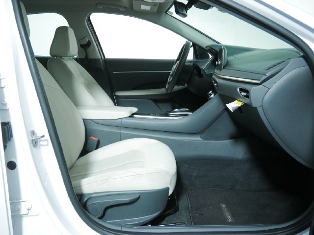 Used 2023 White Hyundai SEL image 12