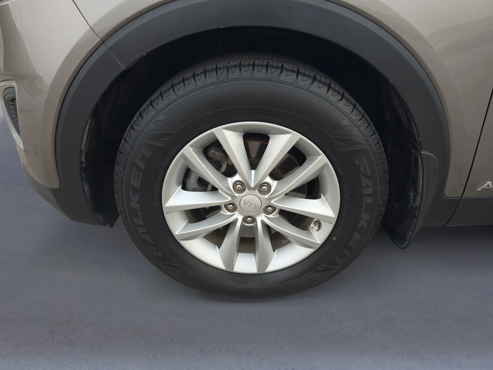 Used 2018 Titanium Silver Kia LX image 10