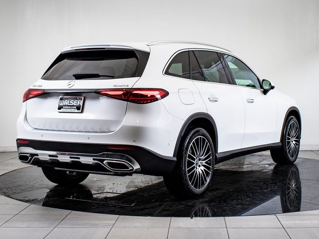 New 2026 MANUFAKTUR Moonlight White Metallic Mercedes-Benz GLC 300 image 7