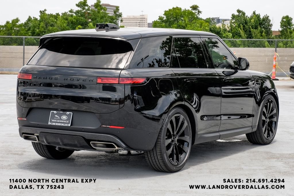 New 2026 Santorini Black Metallic Land Rover SE image 8