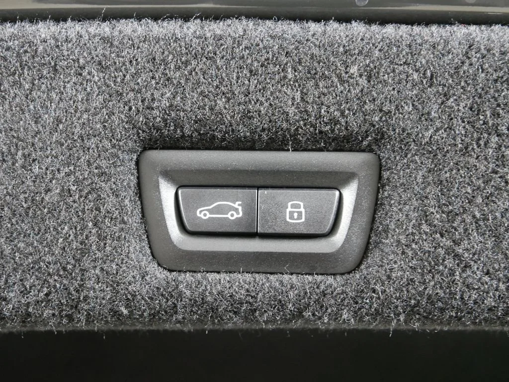 2025 BMW 7 Series 750e - Photo 26