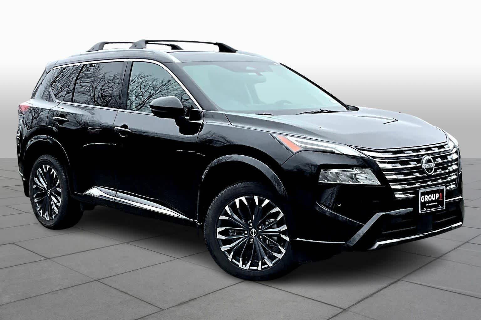 Used 2025 Super Black Nissan Platinum image 5