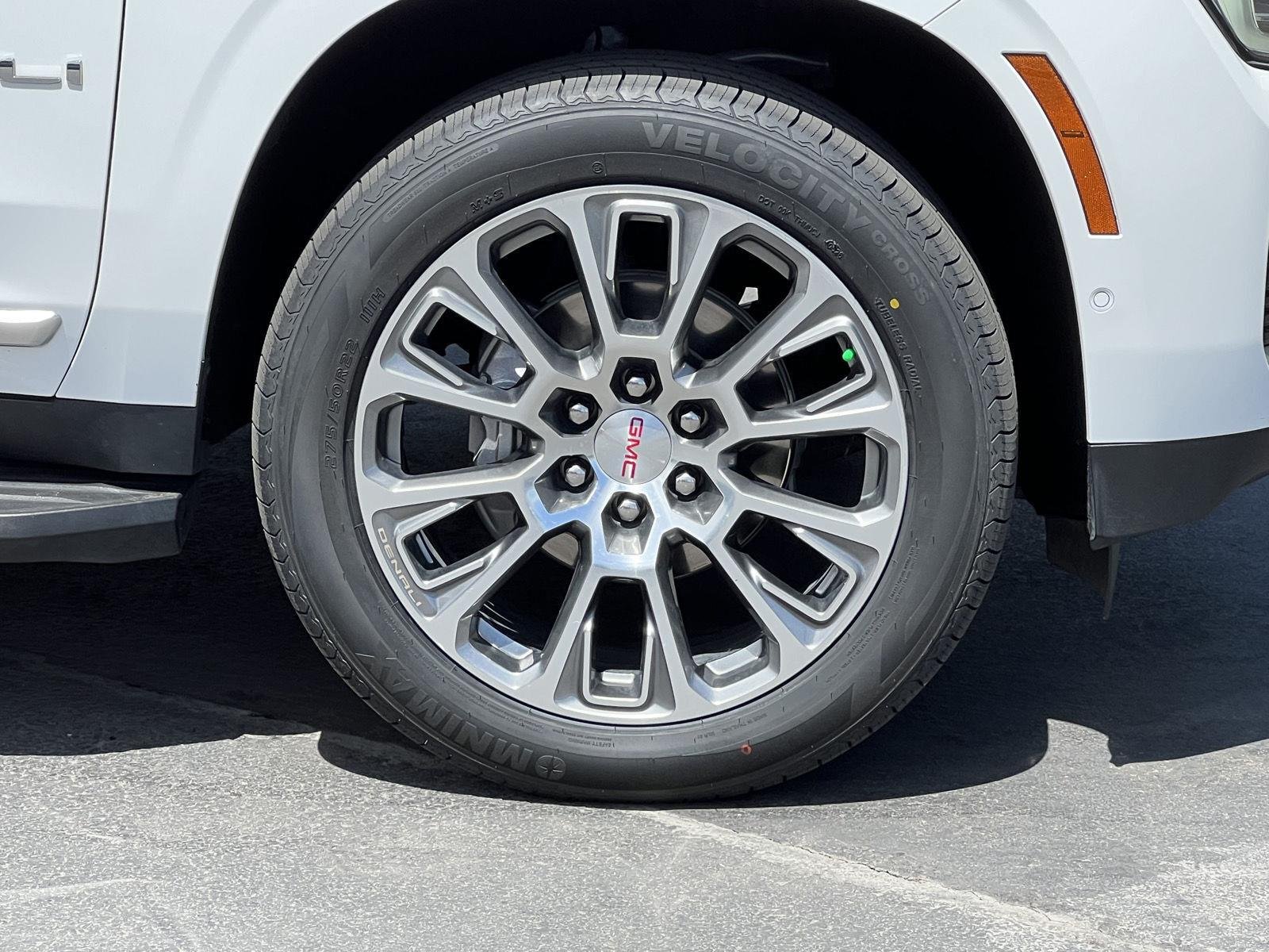 2025 GMC Yukon Denali - Photo 22