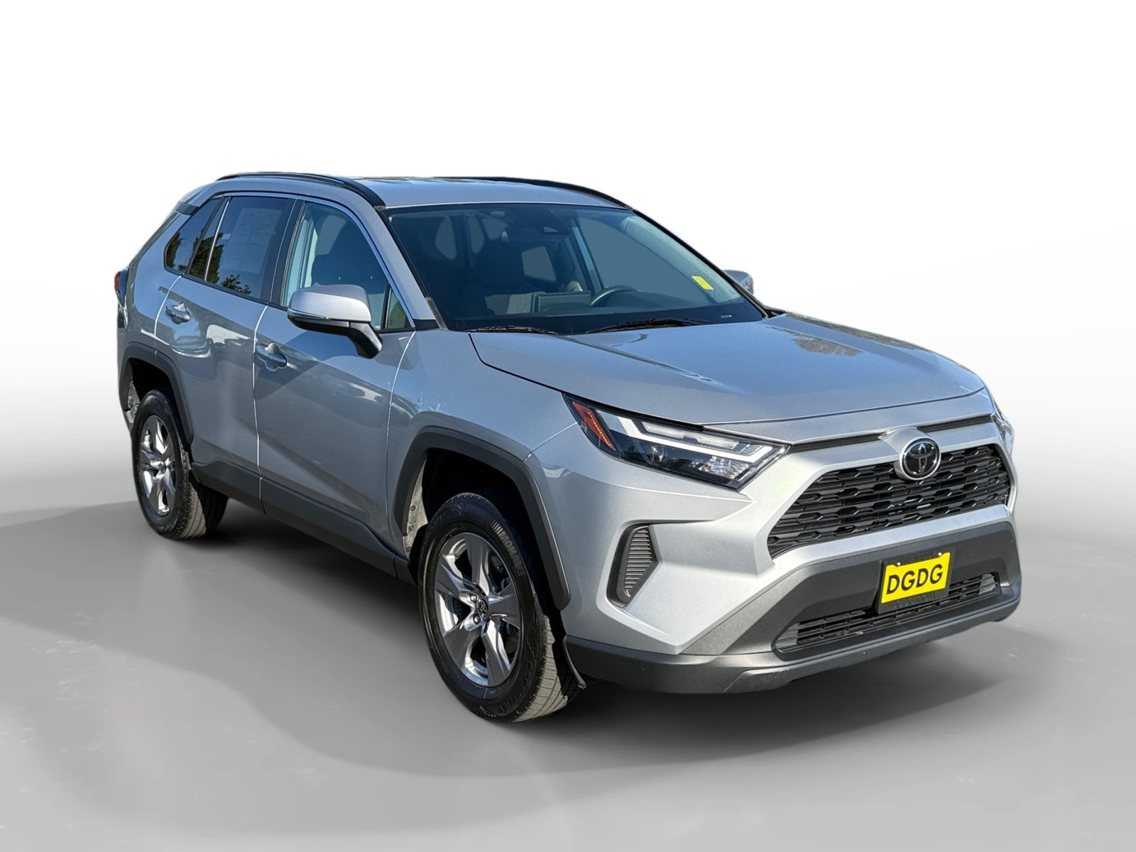 Used 2025 Silver Sky Metallic Toyota XLE image 7