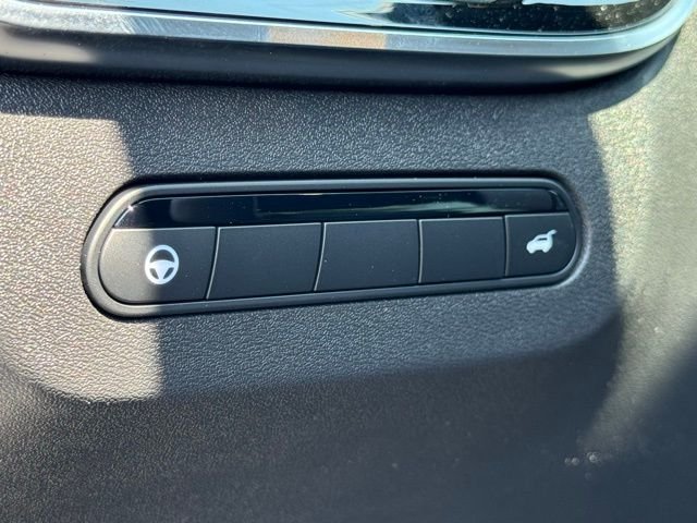New 2026 RADIANT WHITE INFINITI Sport AWD image 18