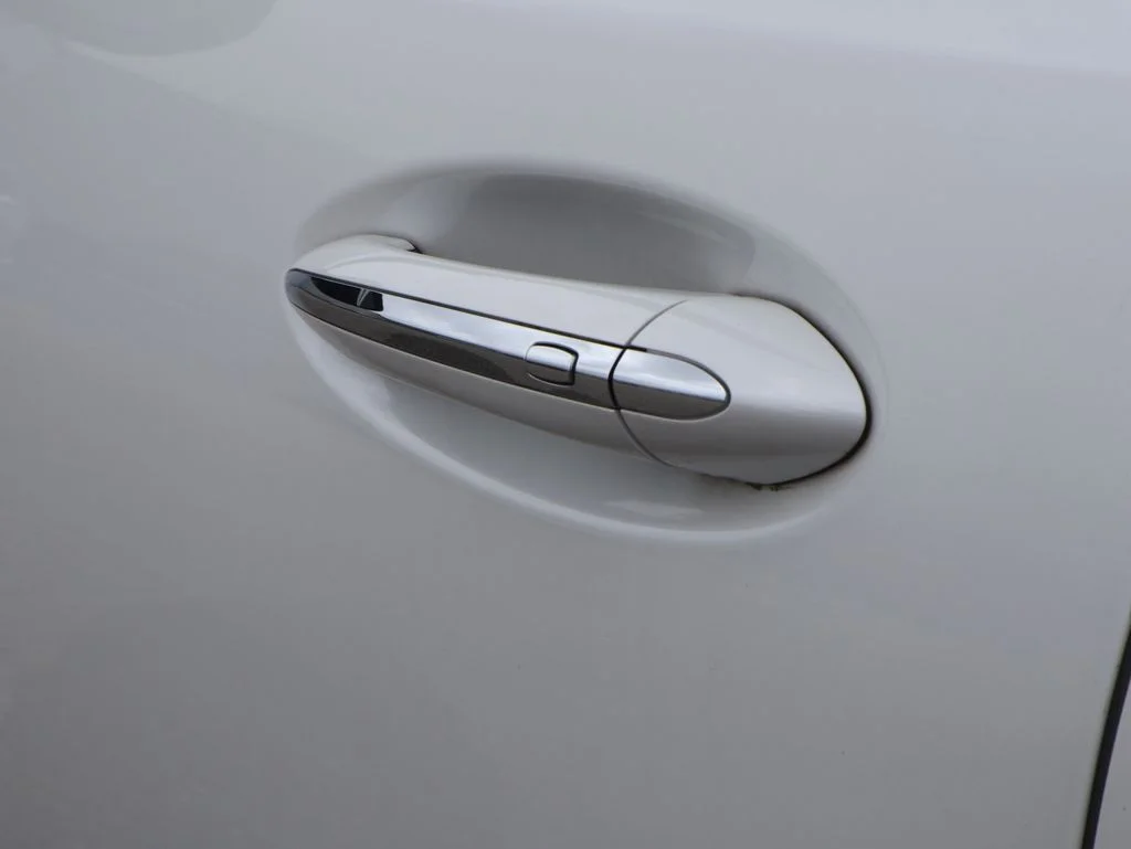 Used 2023 White Buick Essence image 20