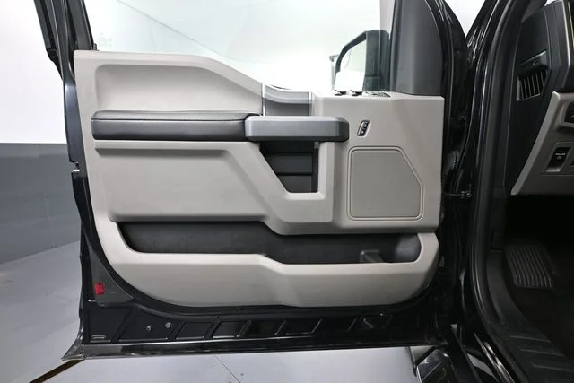 Used 2019 Black Ford XLT image 19