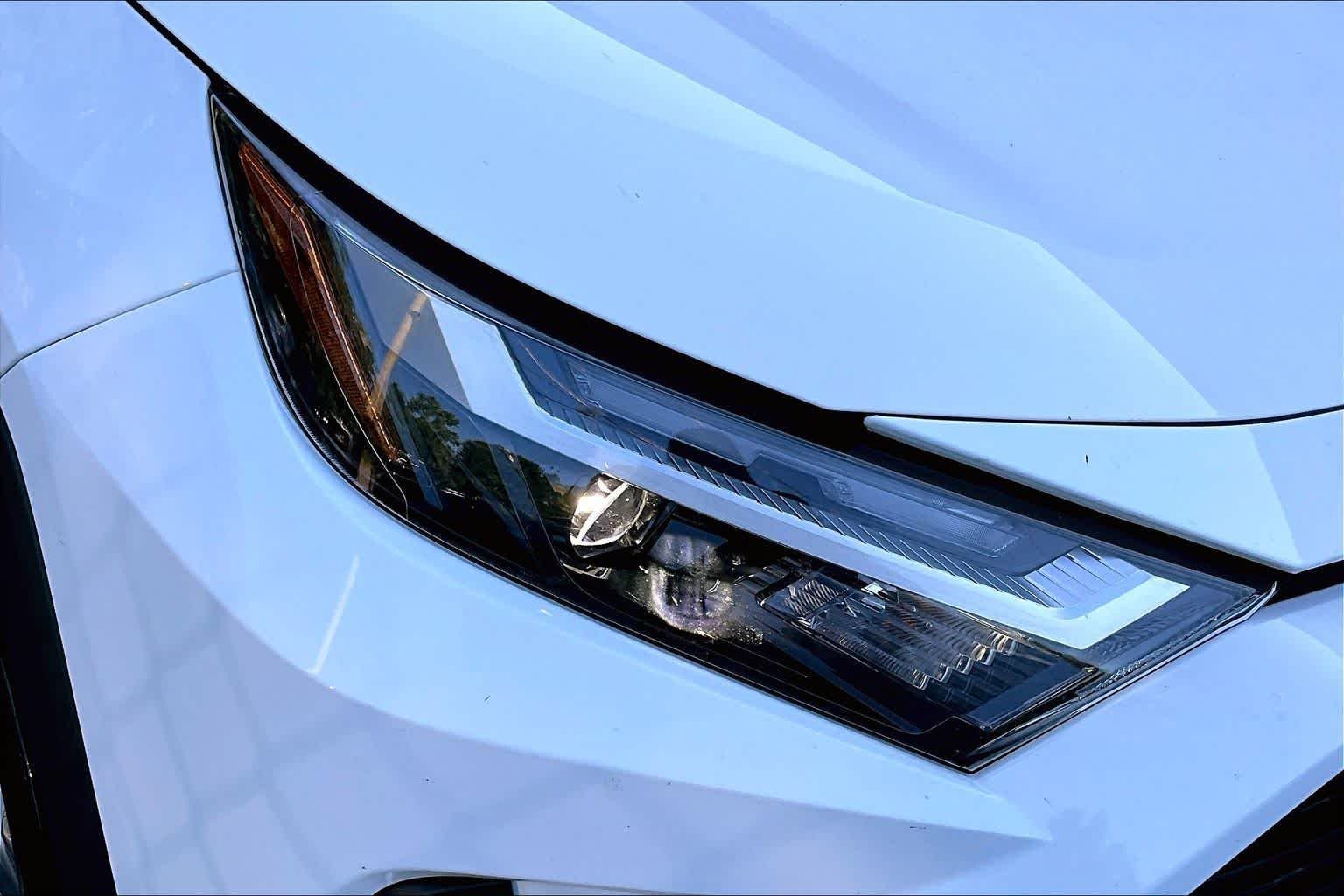 Used 2025 Ice Cap Toyota XLE image 28