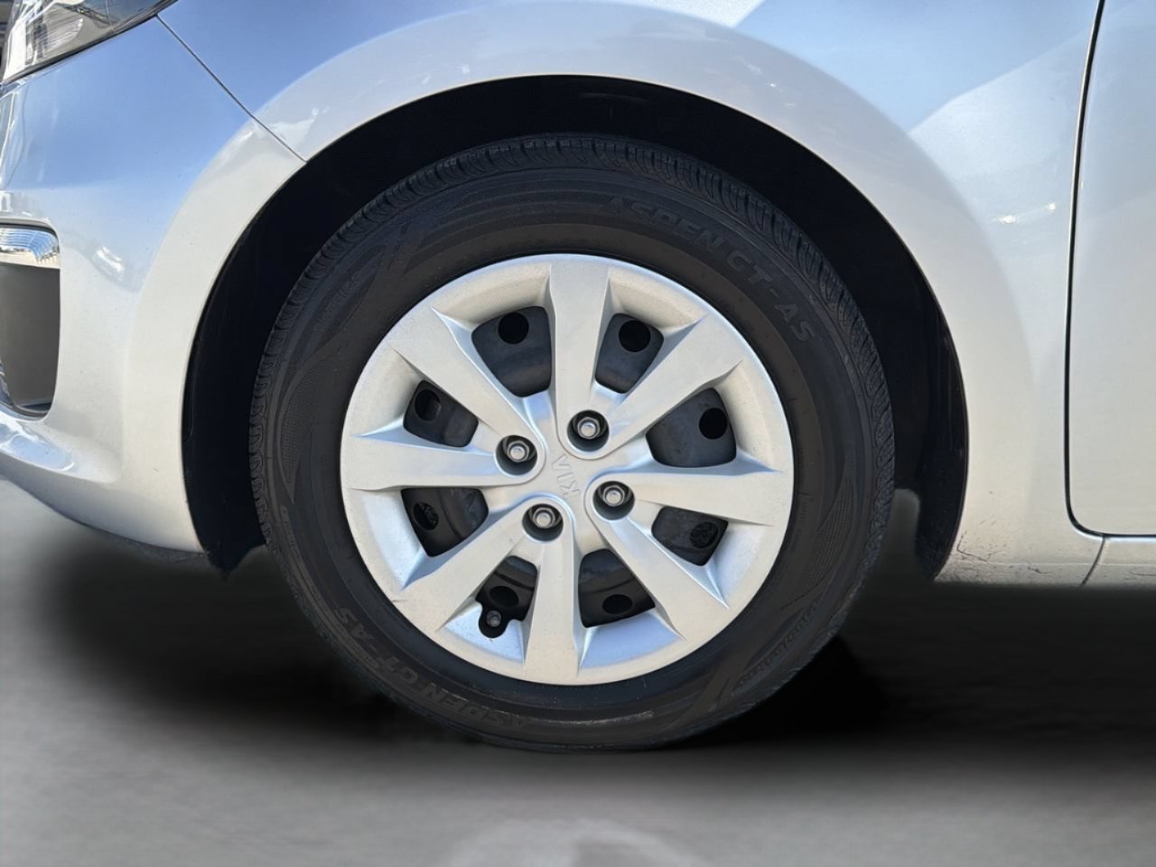 Used 2016 Bright Silver Metallic Kia LX image 29