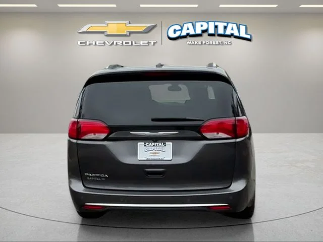 Used 2017 Gray Chrysler Touring L Plus image 4