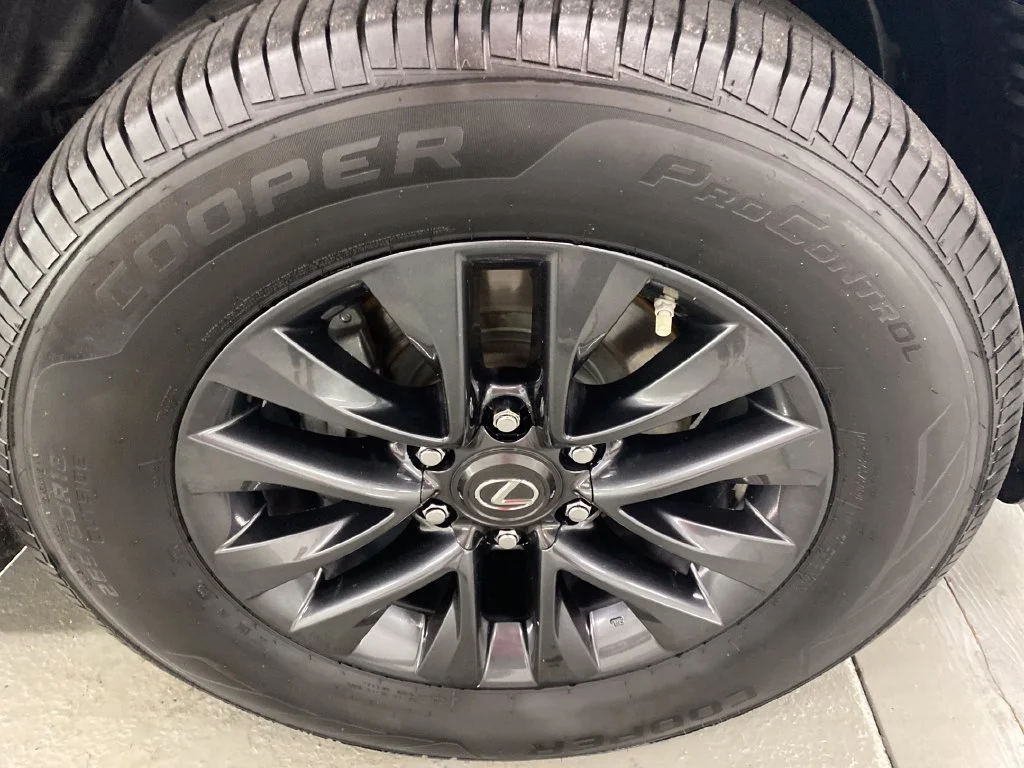 Used 2022  Lexus 460 image 4