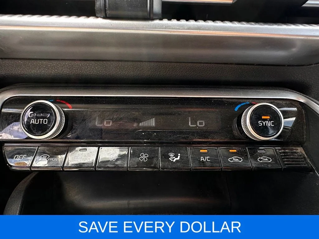 Used 2022 White Kia LXS image 11