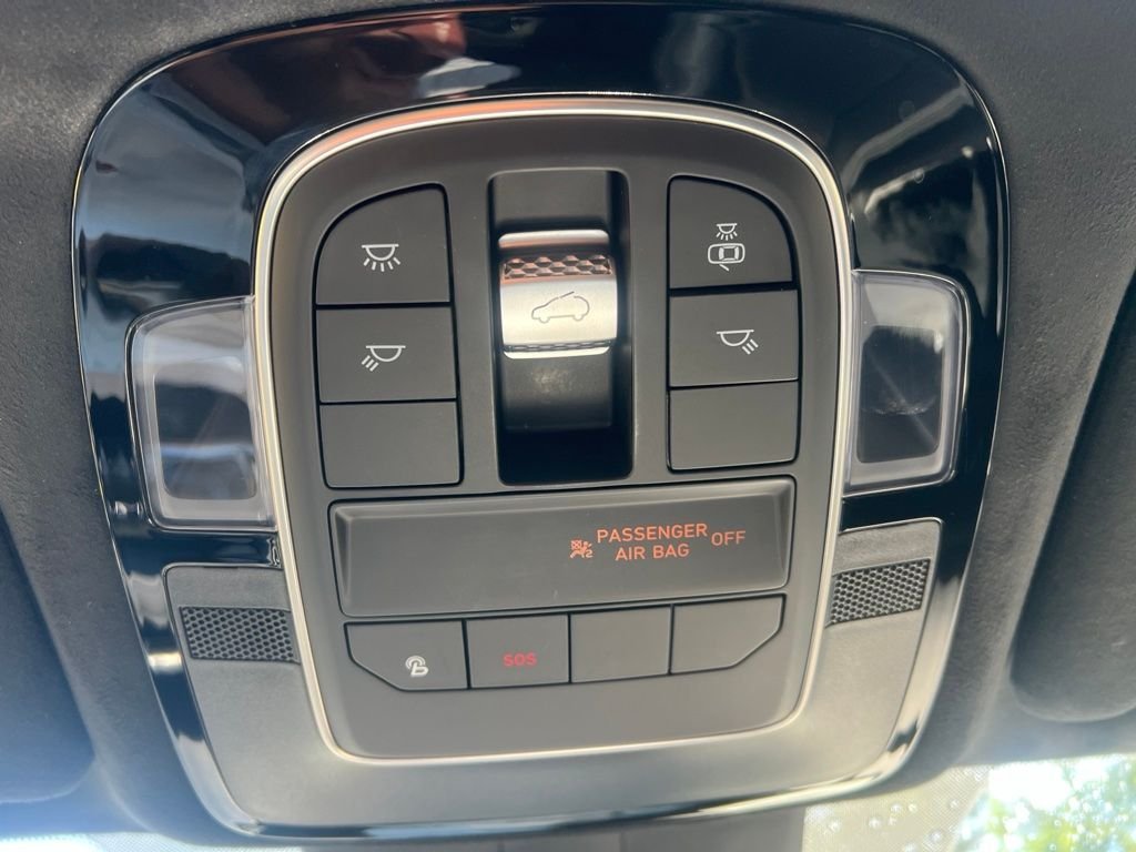 Used 2022 White Hyundai Calligraphy image 16