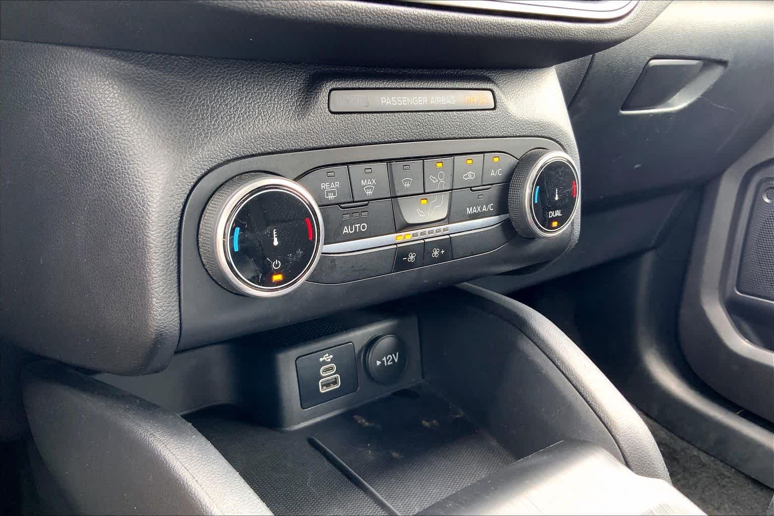 Used 2024 Agate Black Metallic Ford Active image 33