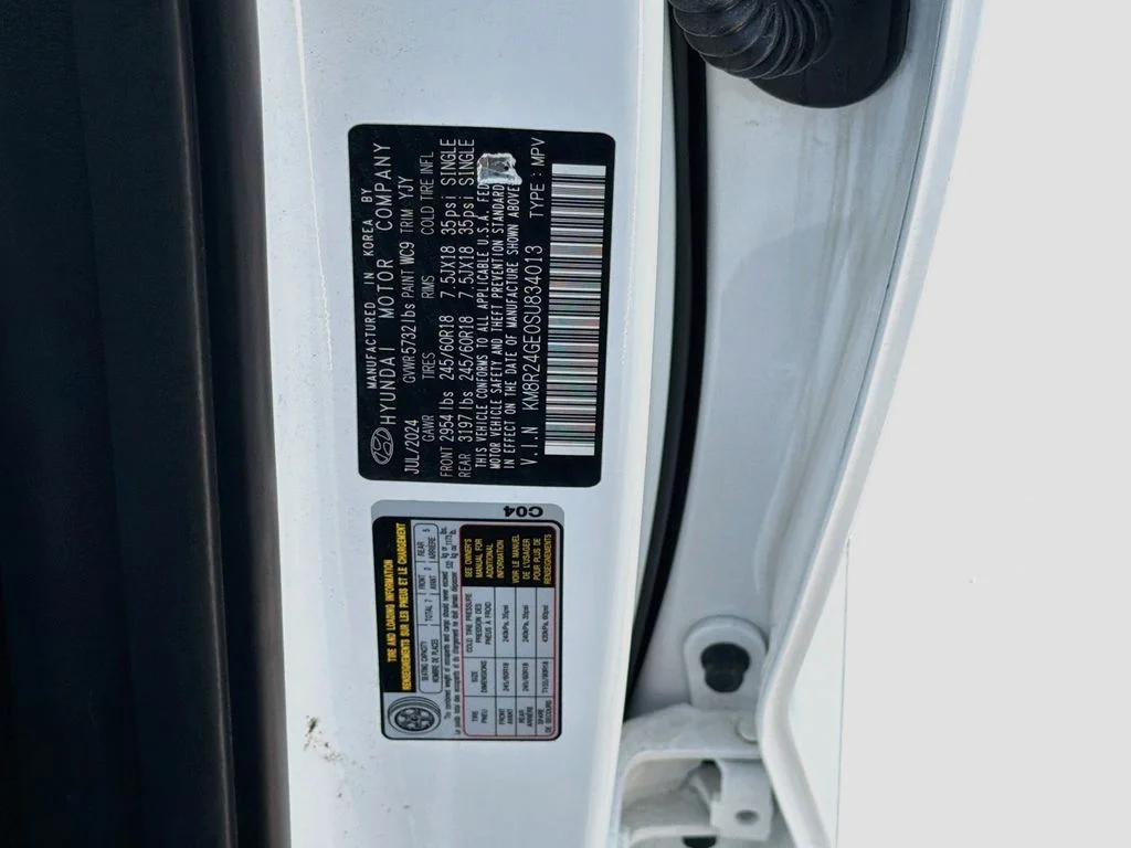 Used 2025 White Hyundai SEL image 36