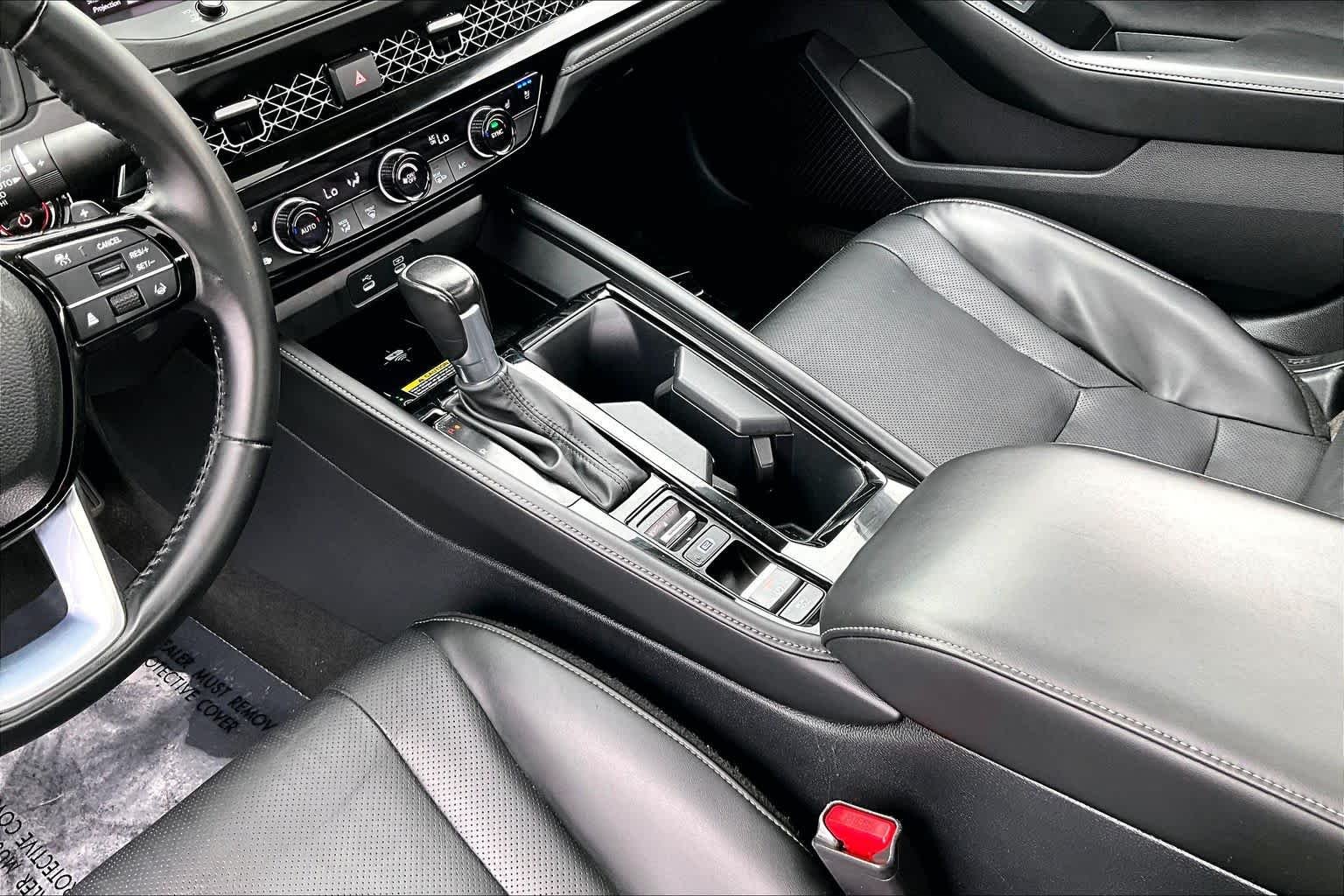 Used 2023 Meteorite Gray Metallic Honda Touring image 17