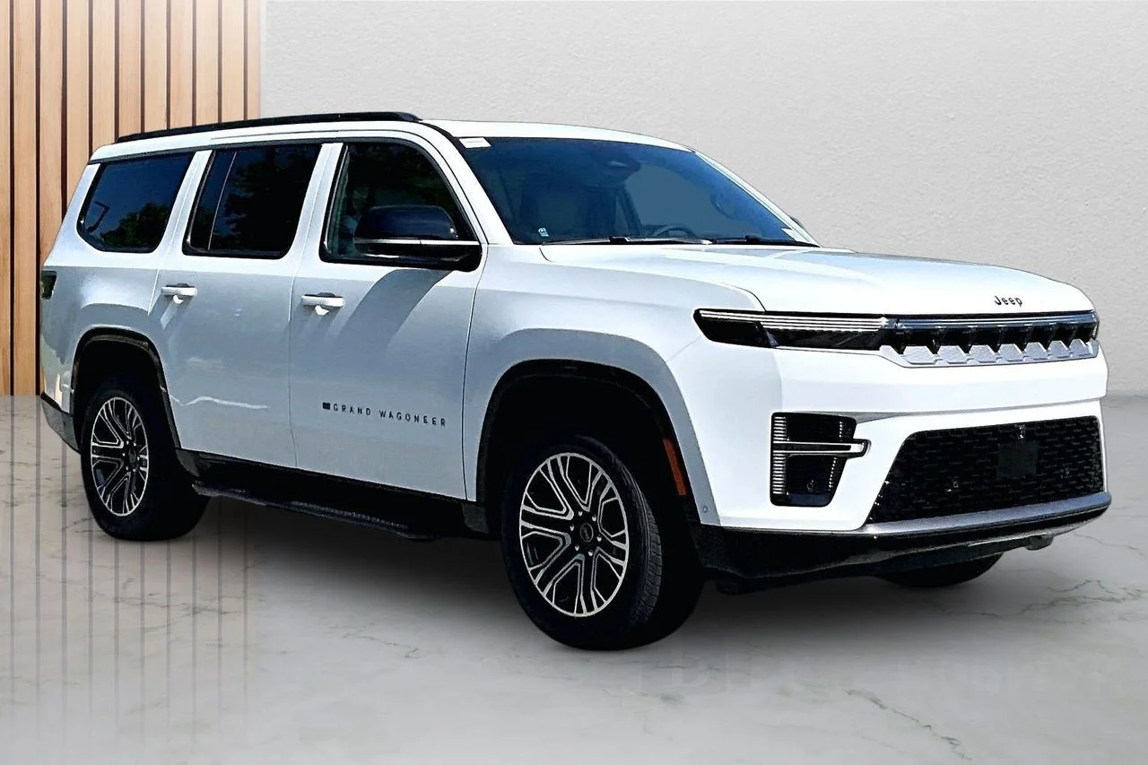 New 2026 Bright White Clear-Coat Exterior Paint Jeep  image 2