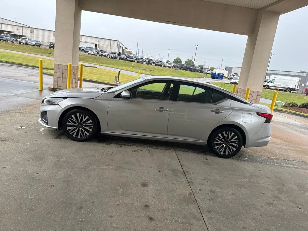 Certified Used 2023 Silver Nissan 2.5 SV image 8