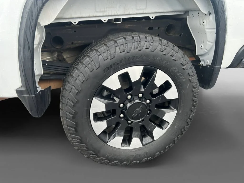 Used 2020 SUMMIT WHITE Chevrolet Custom image 10