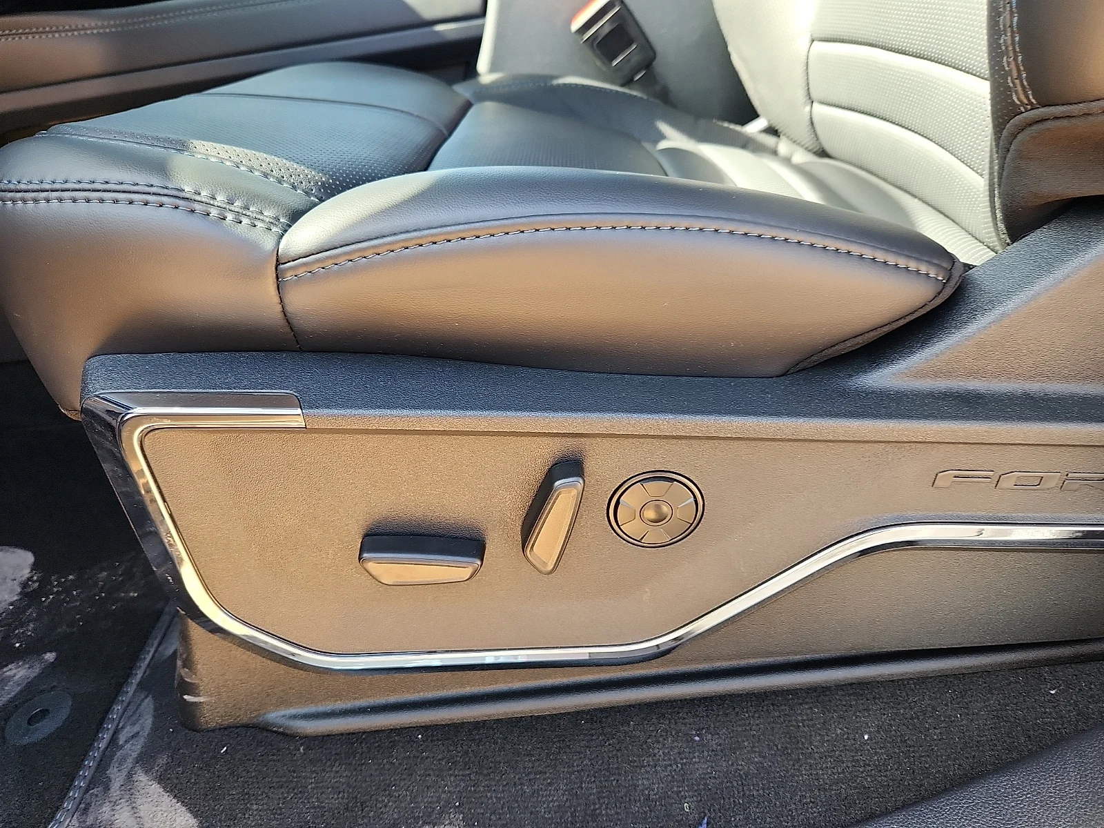 New 2026 Carbonized Gray Metallic Ford F-250® Platinum® image 16